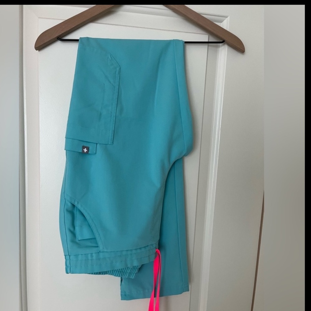 FIGS SCRUB YOLA PANTS